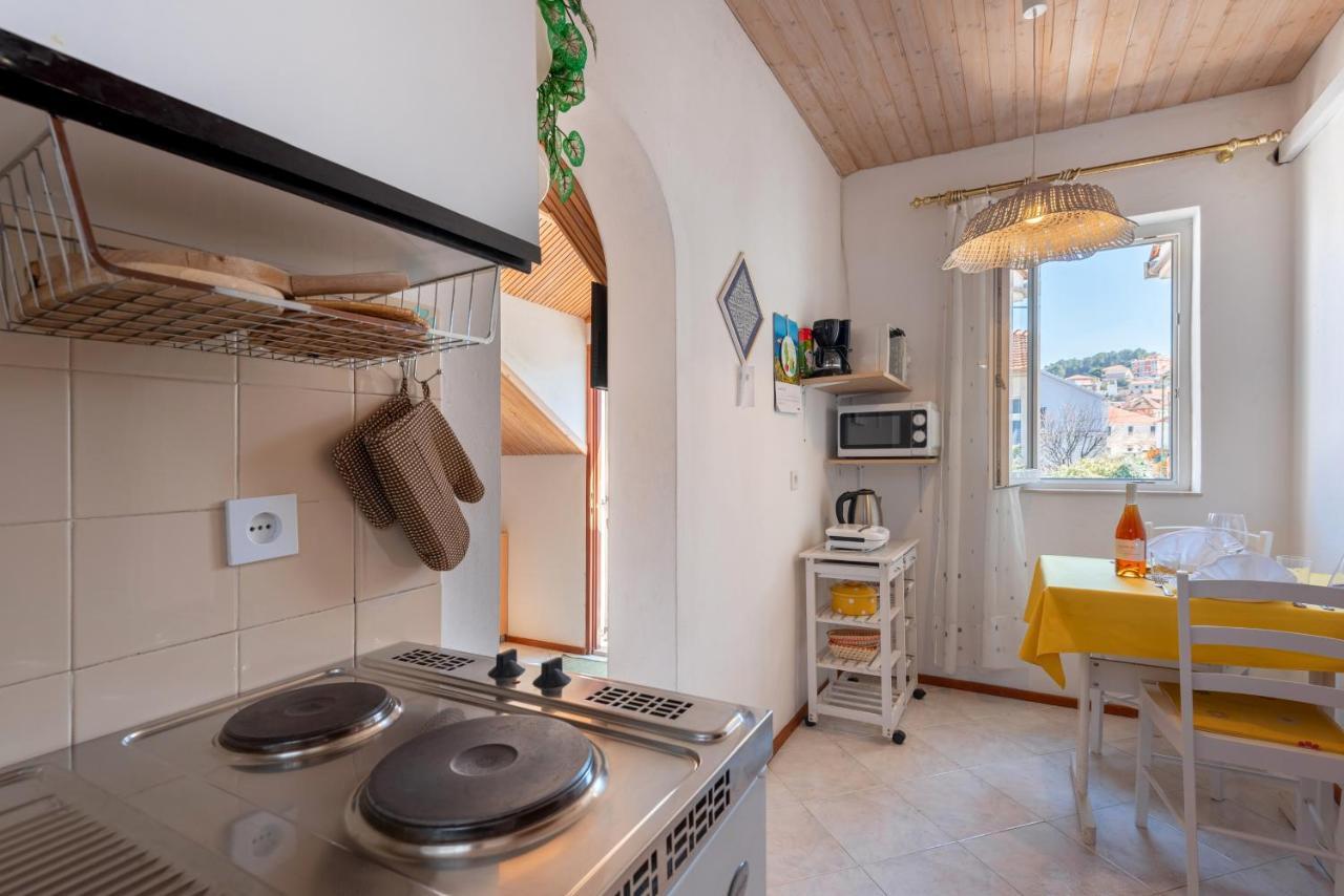 Apartments By The Sea Jelsa, Hvar - 11319 Jelsa  Esterno foto