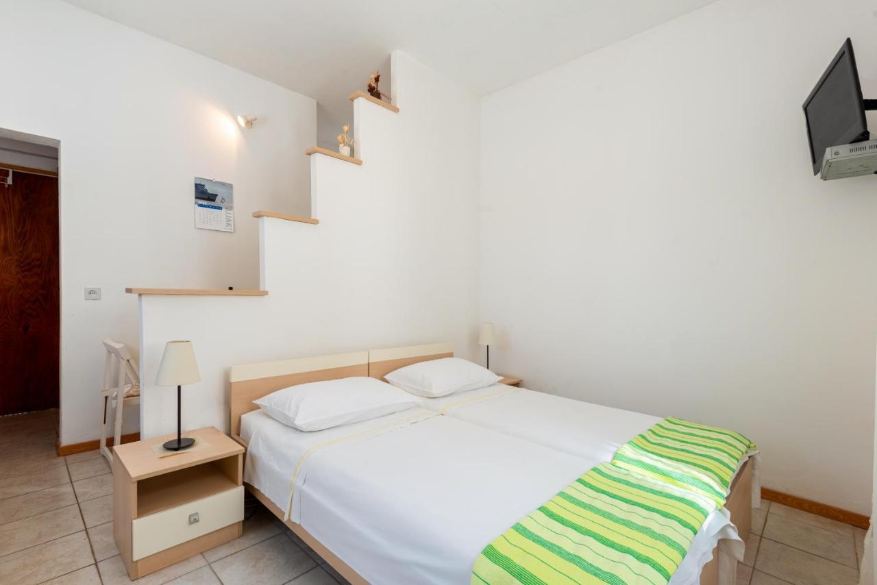 Apartments By The Sea Jelsa, Hvar - 11319 Jelsa  Esterno foto